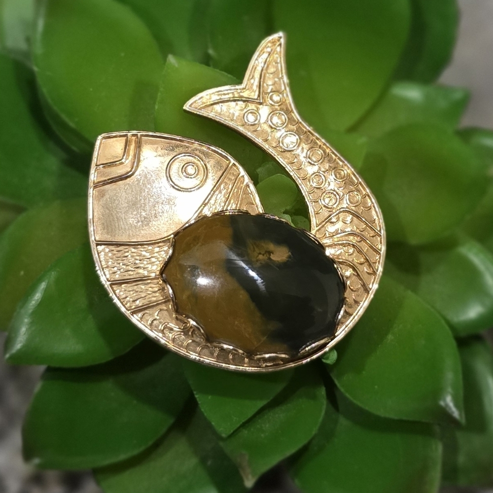 F R E E with Purxhase Vintage Jasper Fish Gold Ton Pin Brooch